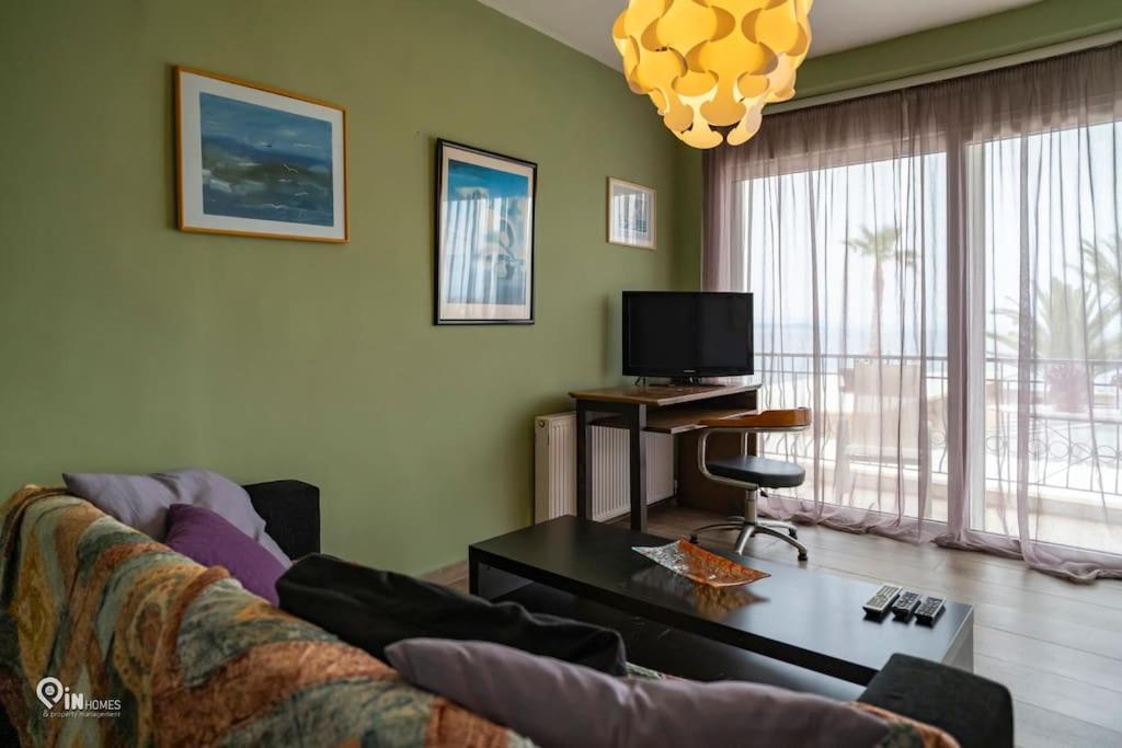 Апартаменты Spiros Seaside House With View